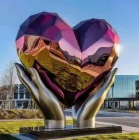Скульптурная композиция сердце в ладонях (518273) монтаж арт-объект  в Дивногорске