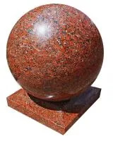 Декоративный шар из красного гранита (518208) производство - сфера арт-объект ø 500 мм. монолит массив  в Дивногорске