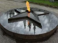 Звезда на пьедестале из черного гранита (518210) монтаж комплект горелка ГВД 379 10 89 00 ПС вечный огонь ø 1100 мм. монолит - массив  в Дивногорске